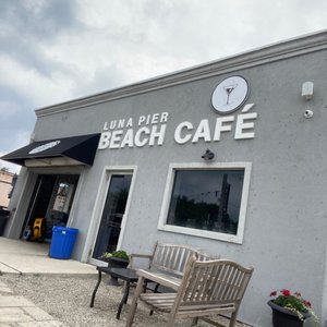 Luna Pier Beach Cafe